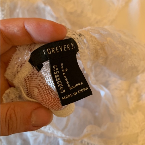 Delicate lace crop top - Picture 4 of 5